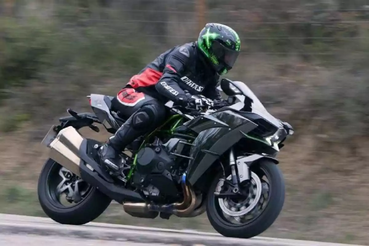 La Kawasaki Ninja H2 es una moto sobrealimentada