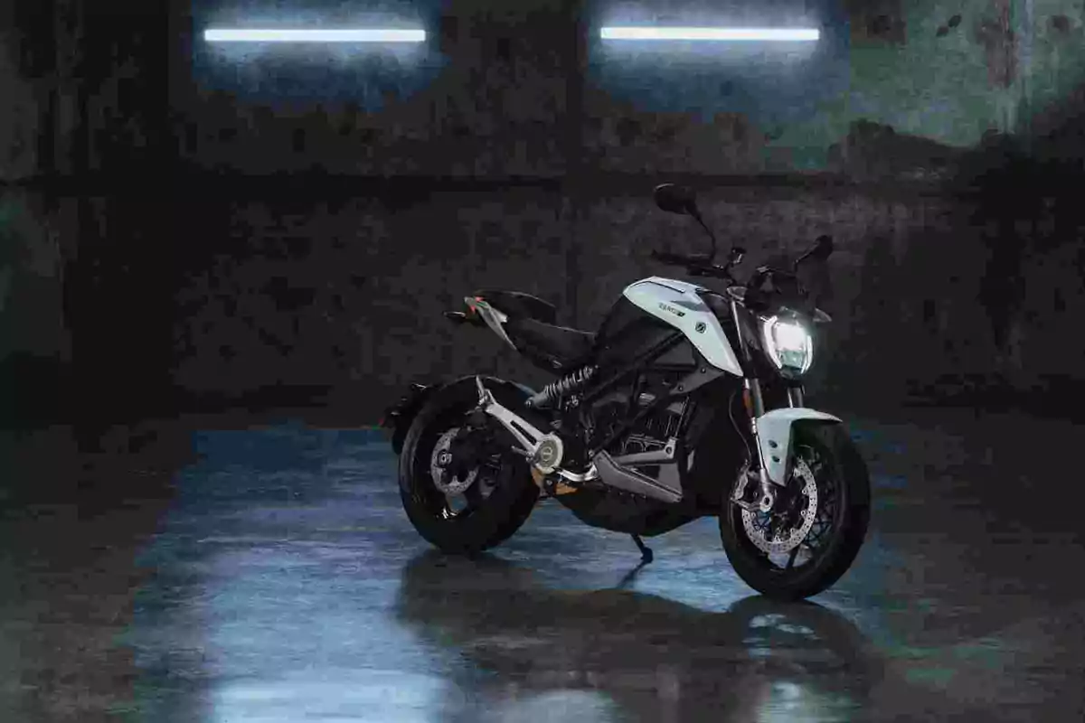 Les motos elèctriques com a substitutes de les de combustió Les motos elèctriques com a substitutes de les de combustió