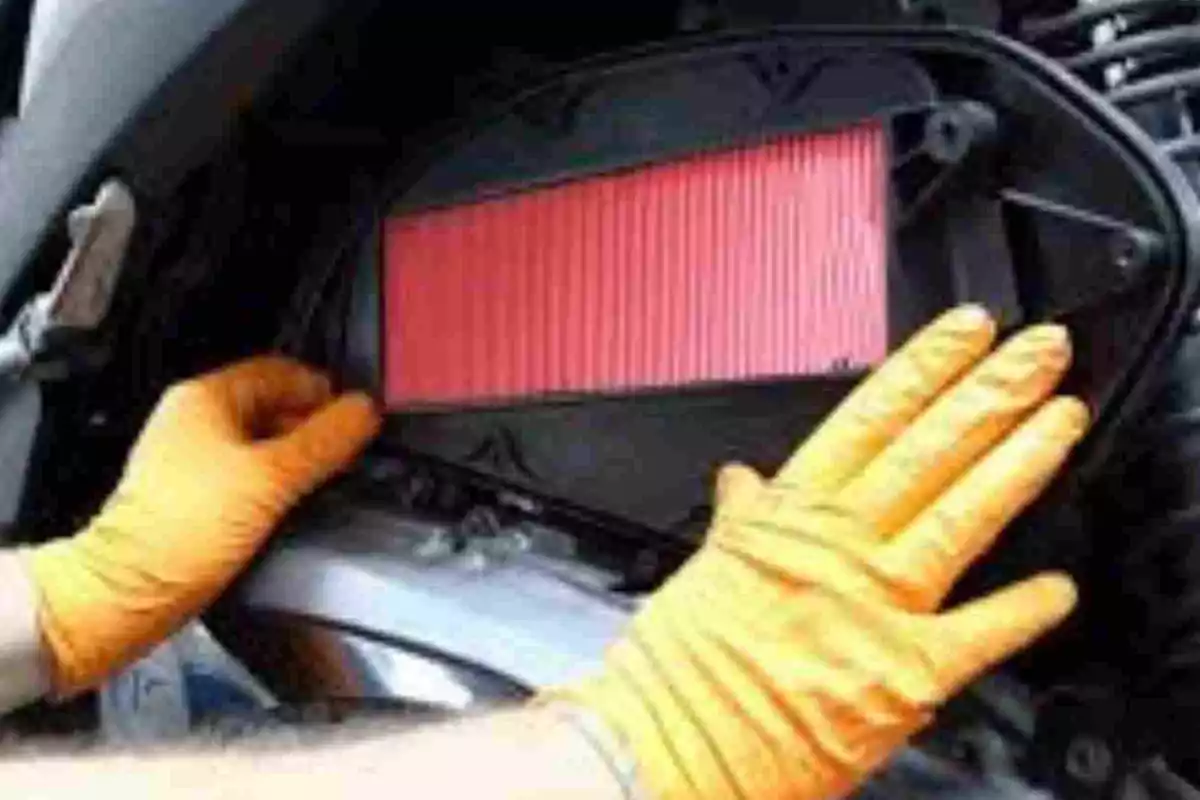 Es necesario cuidar la moto cuando se rueda con elevadas temperaturas Es necesario cuidar la moto cuando se rueda con elevadas temperaturas