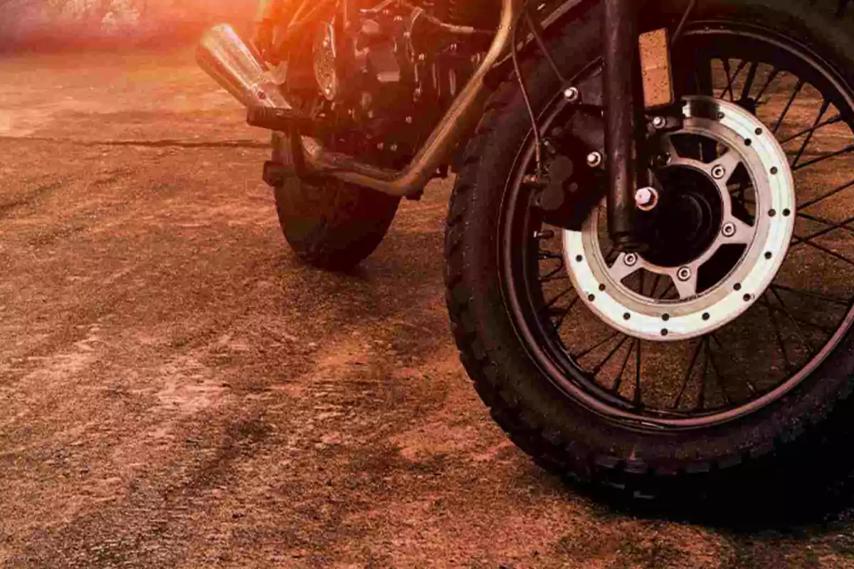 El equipo de freno de una moto requiere revisiones y mantenimiento El equipo de freno de una moto requiere revisiones y mantenimiento