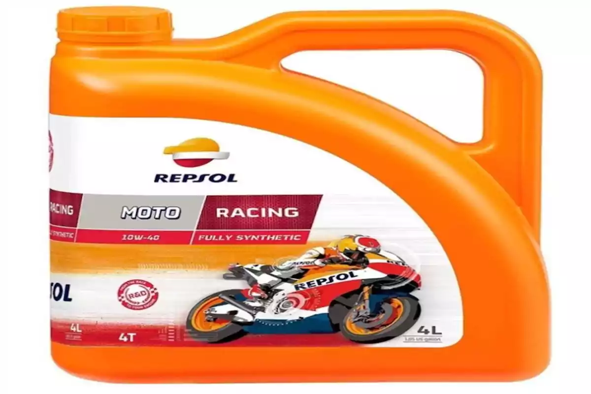 Envase naranja de aceite para moto Repsol Racing 10W-40 totalmente sintético de 4 litros con ilustración de motociclista en la etiqueta Envase naranja de aceite para moto Repsol Racing 10W-40 totalmente sintético de 4 litros con ilustración de motociclista en la etiqueta