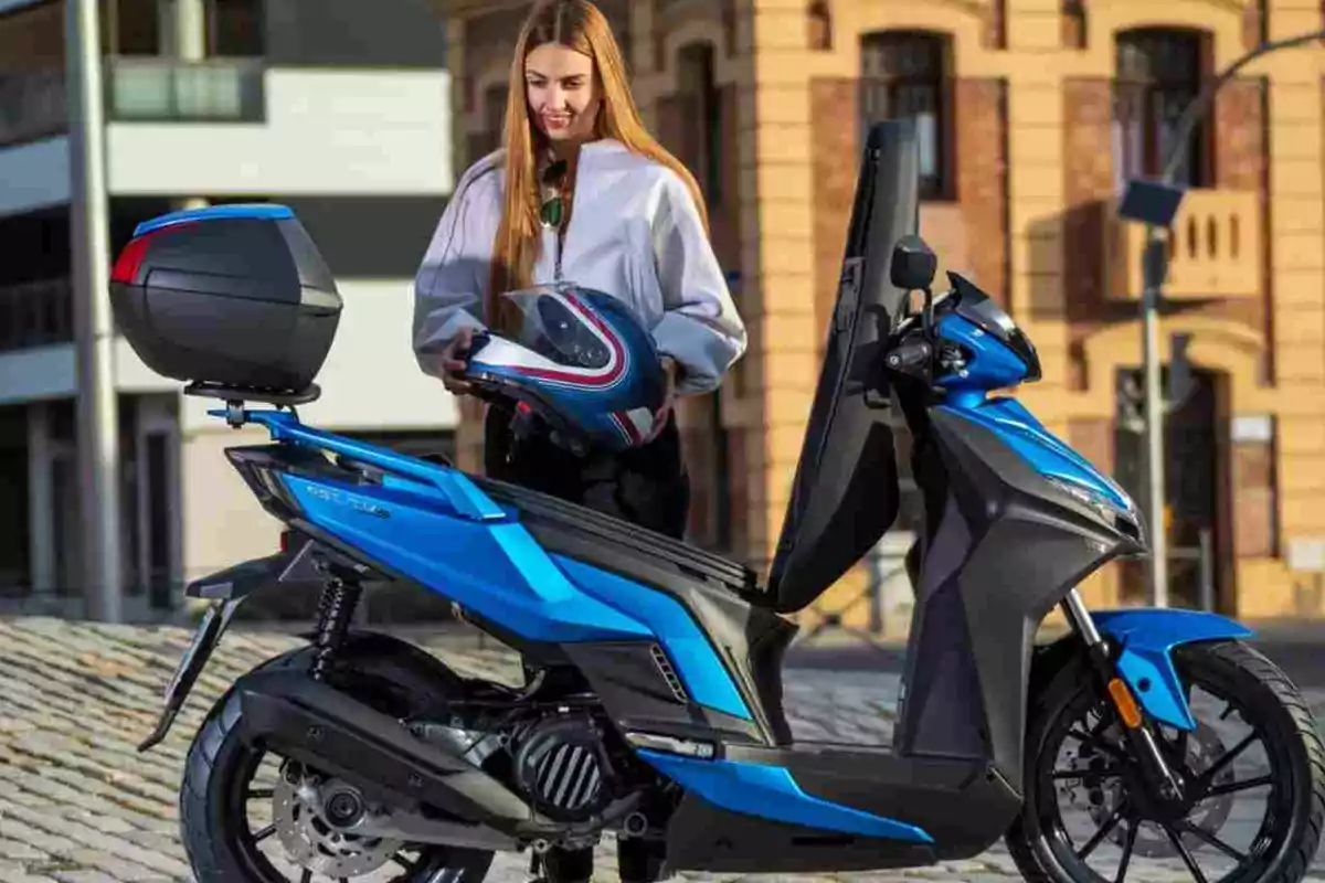 Cómo llevar bien puesto el casco de la moto Cómo llevar bien puesto el casco de la moto