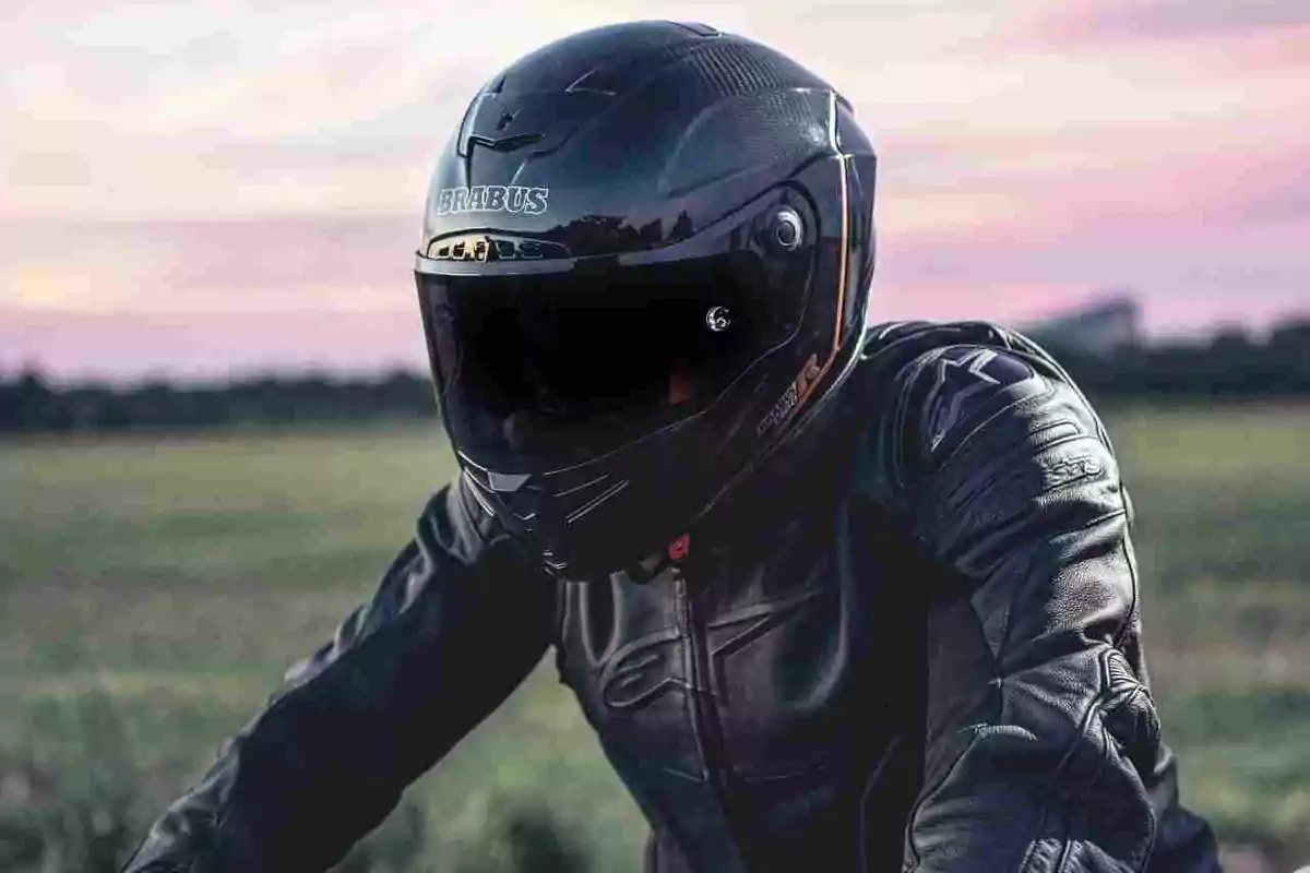 Cómo llevar bien puesto el casco de la moto Cómo llevar bien puesto el casco de la moto