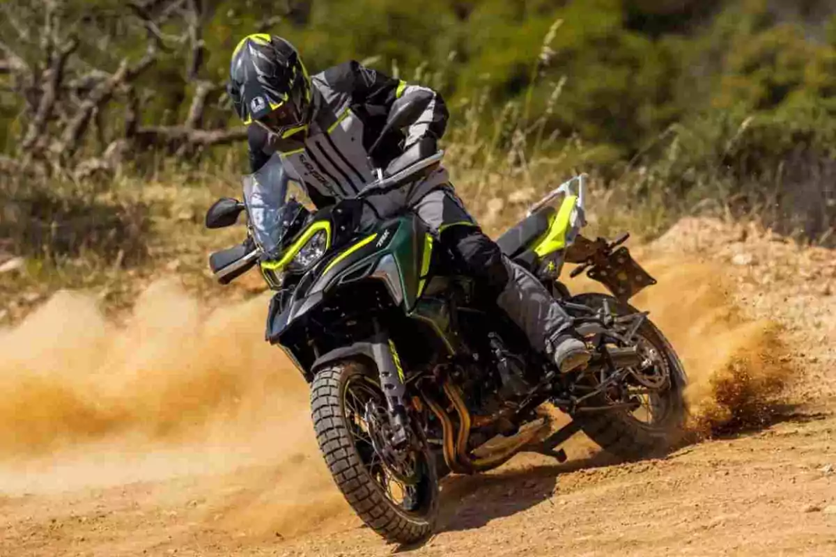 Cómo llevar bien puesto el casco de la moto Cómo llevar bien puesto el casco de la moto