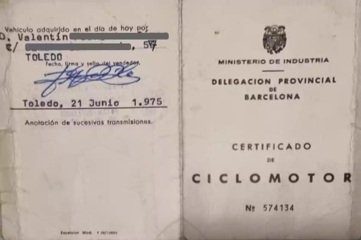 Documento antiguo de certificado de ciclomotor emitido por el Ministerio de Industria de España, Delegación Provincial de Barcelona, con datos manuscritos y firma, fechado en Toledo el 21 de junio de 1975. Documento antiguo de certificado de ciclomotor emitido por el Ministerio de Industria de España, Delegación Provincial de Barcelona, con datos manuscritos y firma, fechado en Toledo el 21 de junio de 1975.