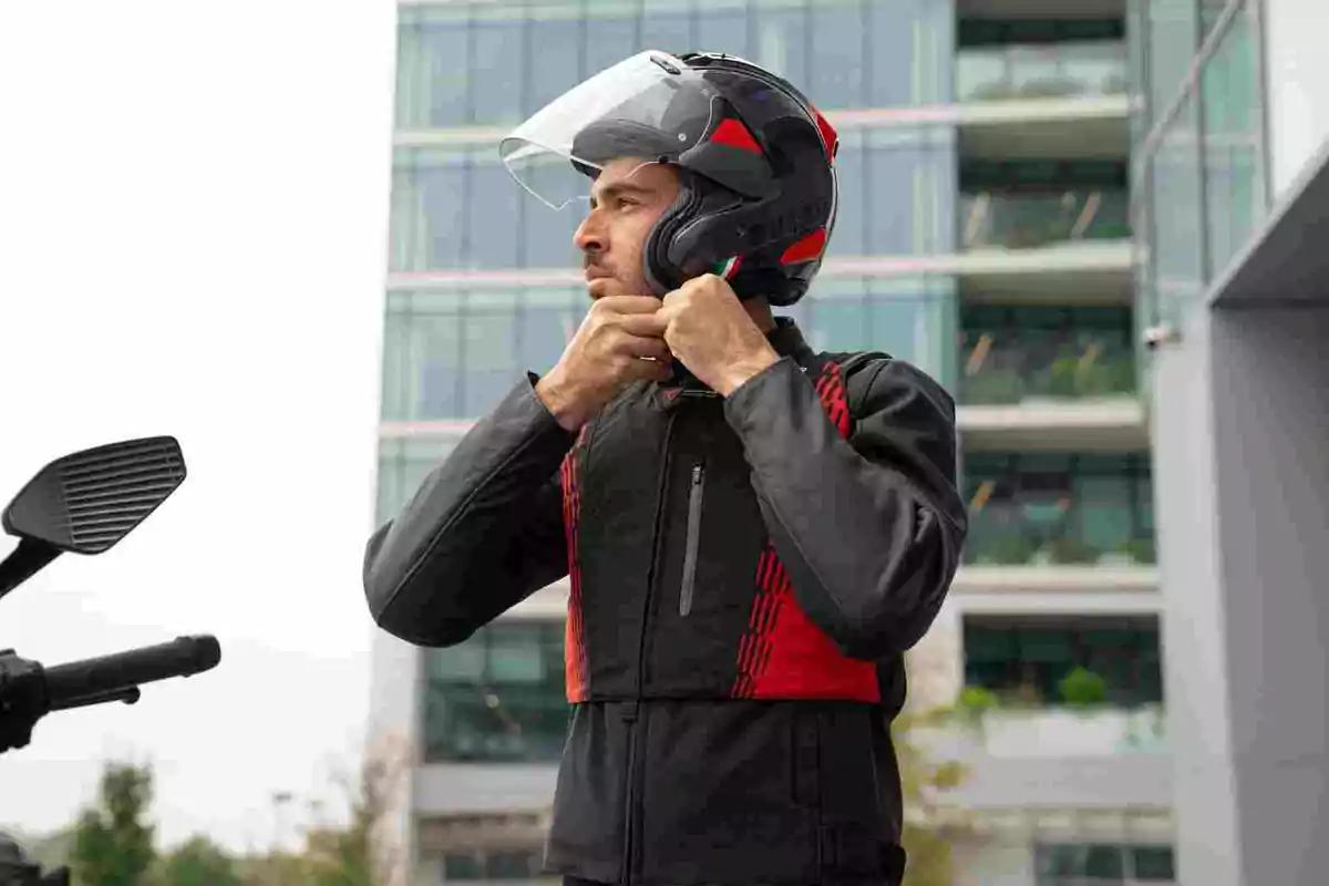 Ducati presenta sus novedades en equipamiento de verano para motoristas 2025 Ducati presenta sus novedades en equipamiento de verano para motoristas 2025
