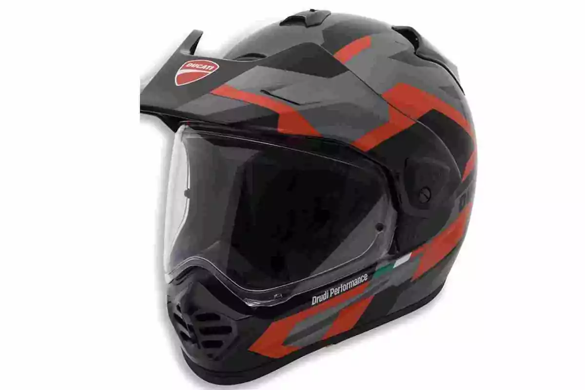 Ducati presenta sus novedades en equipamiento de verano para motoristas 2025 Ducati presenta sus novedades en equipamiento de verano para motoristas 2025