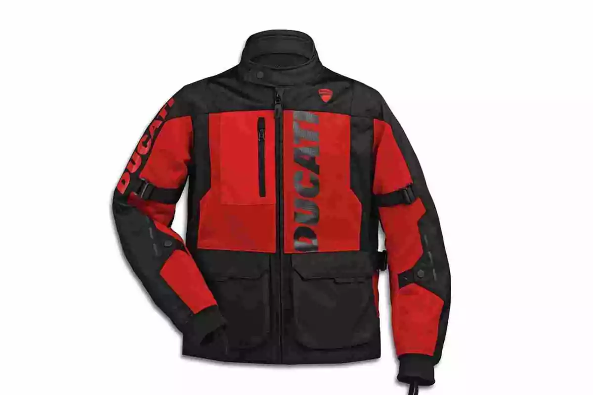 Ducati presenta sus novedades en equipamiento de verano para motoristas 2025 Ducati presenta sus novedades en equipamiento de verano para motoristas 2025