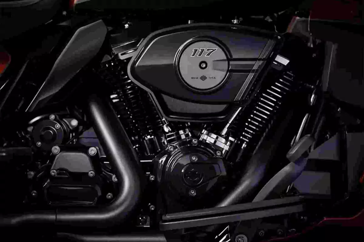 Motor de motocicleta Harley-Davidson con acabado negro y detalles cromados Motor de motocicleta Harley-Davidson con acabado negro y detalles cromados
