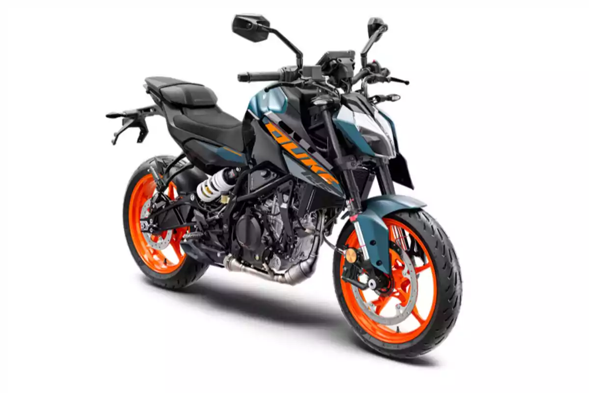 Motocicleta deportiva de color negro con detalles en azul y naranja y rines naranjas sobre fondo blanco