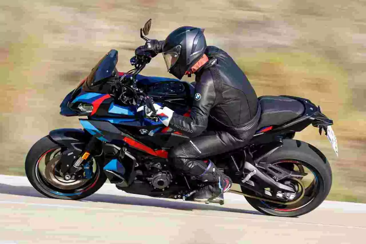 BMW M 1000 XR BMW M 1000 XR