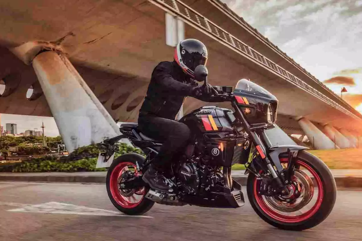 Suzuki GSX-8TT Suzuki GSX-8TT