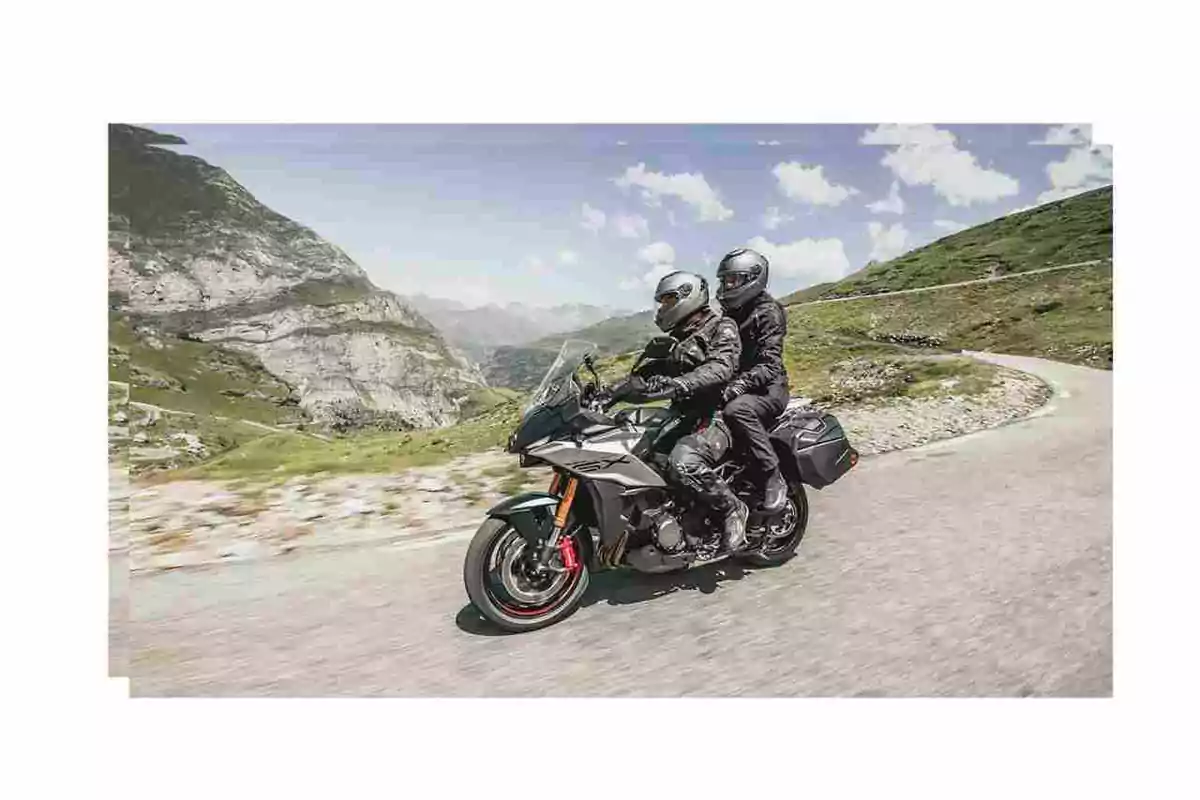 Suzuki GSX-S1000GX 2025