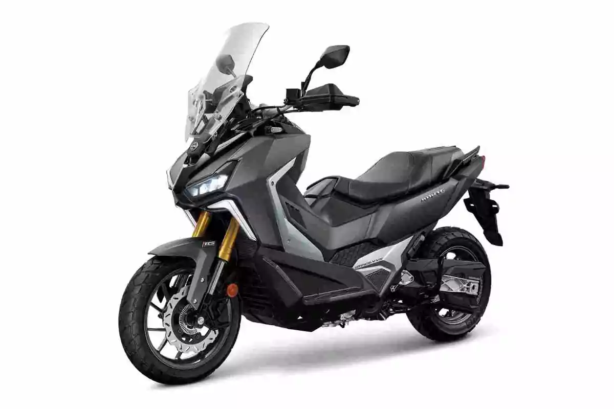 El SYM ADXTG 400 es un scooter con filosofía trail El SYM ADXTG 400 es un scooter con filosofía trail