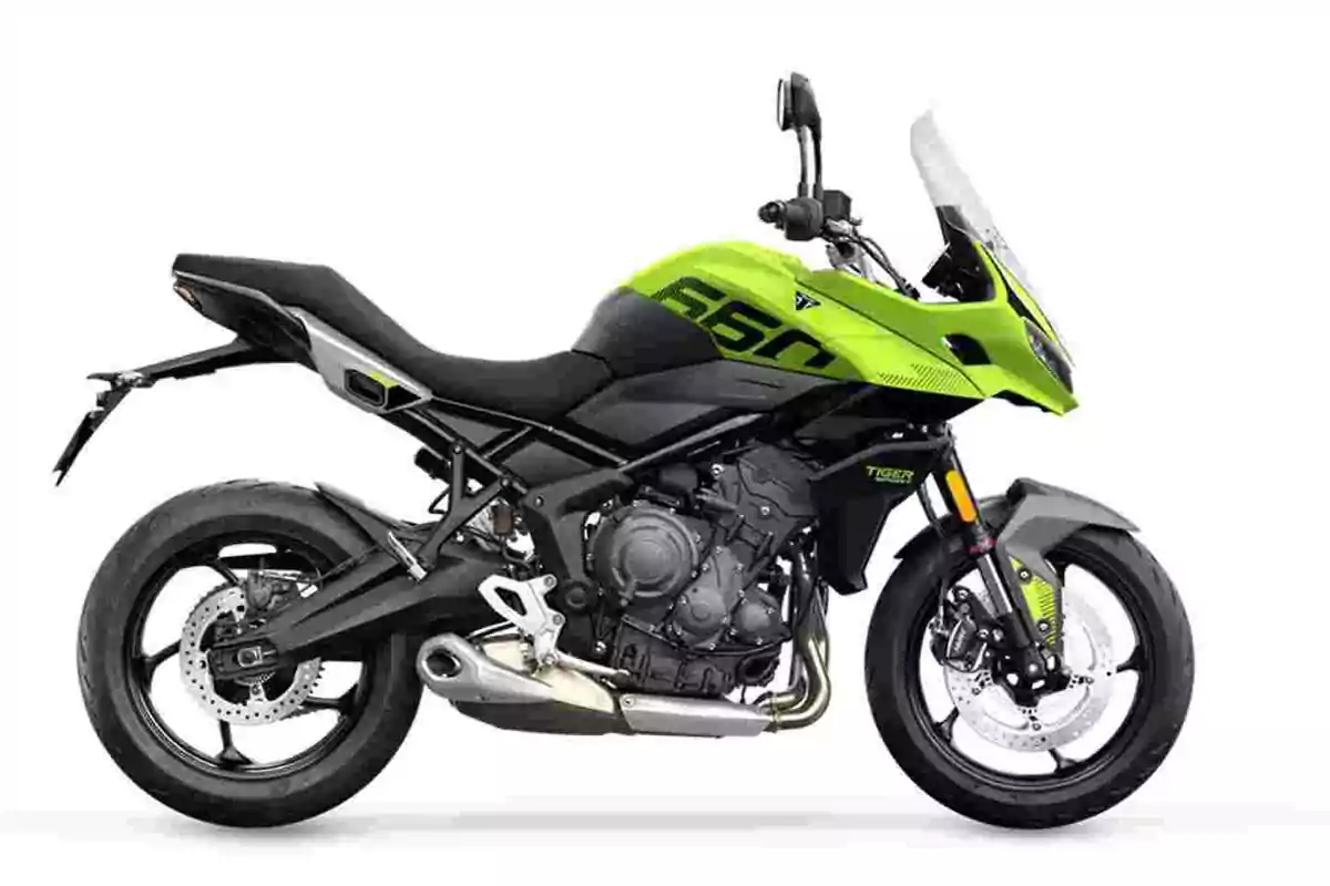 Motocicleta deportiva de color verde con detalles en negro y gris sobre fondo blanco Motocicleta deportiva de color verde con detalles en negro y gris sobre fondo blanco