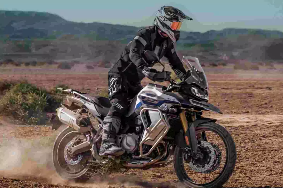 Voge 900 DSX