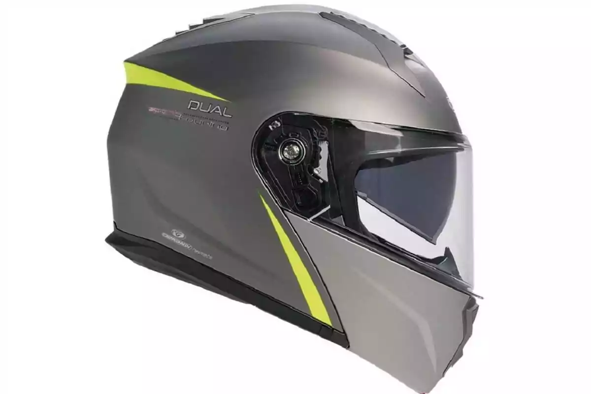 Casc de motocicleta de color gris amb detalls grocs i visor transparent Casc de motocicleta de color gris amb detalls grocs i visor transparent