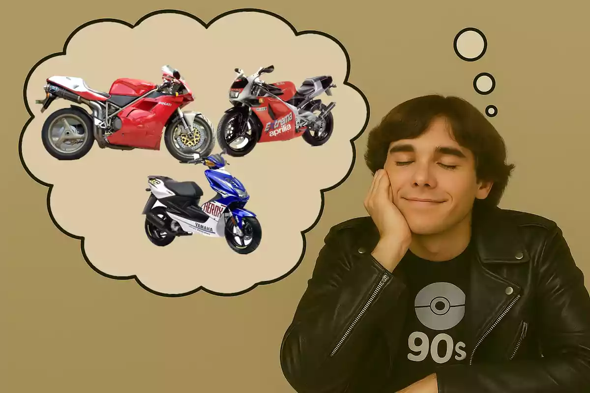 Joven con chaqueta de cuero sonríe con los ojos cerrados mientras imagina varias motocicletas deportivas dentro de un globo de pensamiento