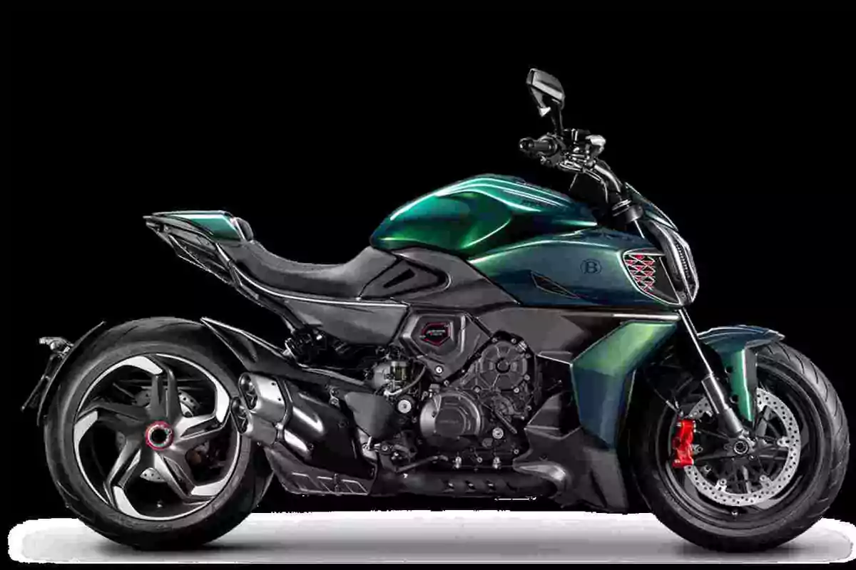Motocicleta esportiva de disseny futurista de color verd i negre sobre fons negre Motocicleta esportiva de disseny futurista de color verd i negre sobre fons negre