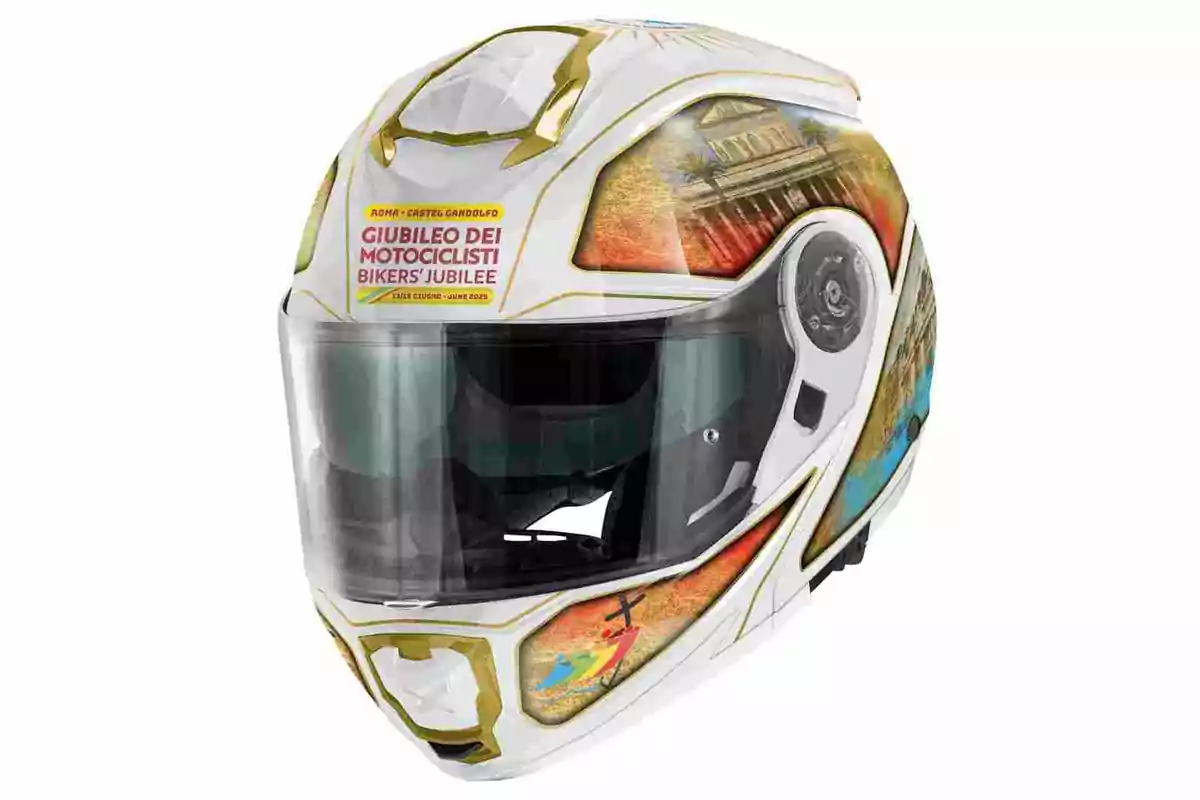 GIVI regala un casco de moto al Papa León XIV GIVI regala un casco de moto al Papa León XIV