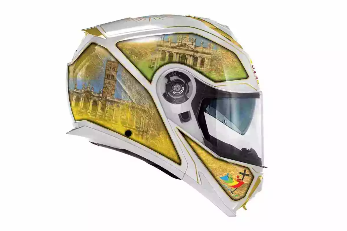 GIVI regala un casco de moto al Papa León XIV GIVI regala un casco de moto al Papa León XIV
