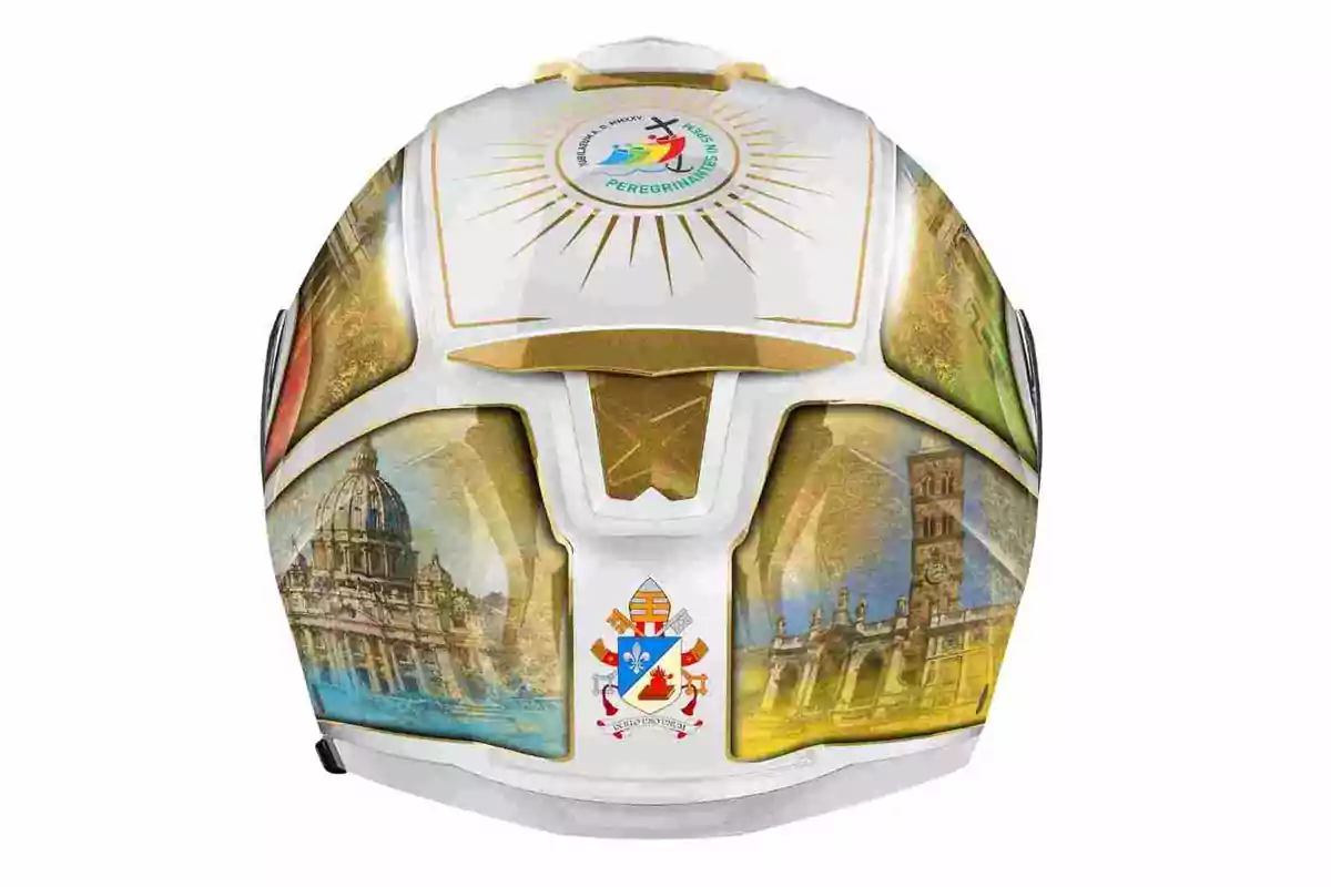 GIVI regala un casco de moto al Papa León XIV GIVI regala un casco de moto al Papa León XIV
