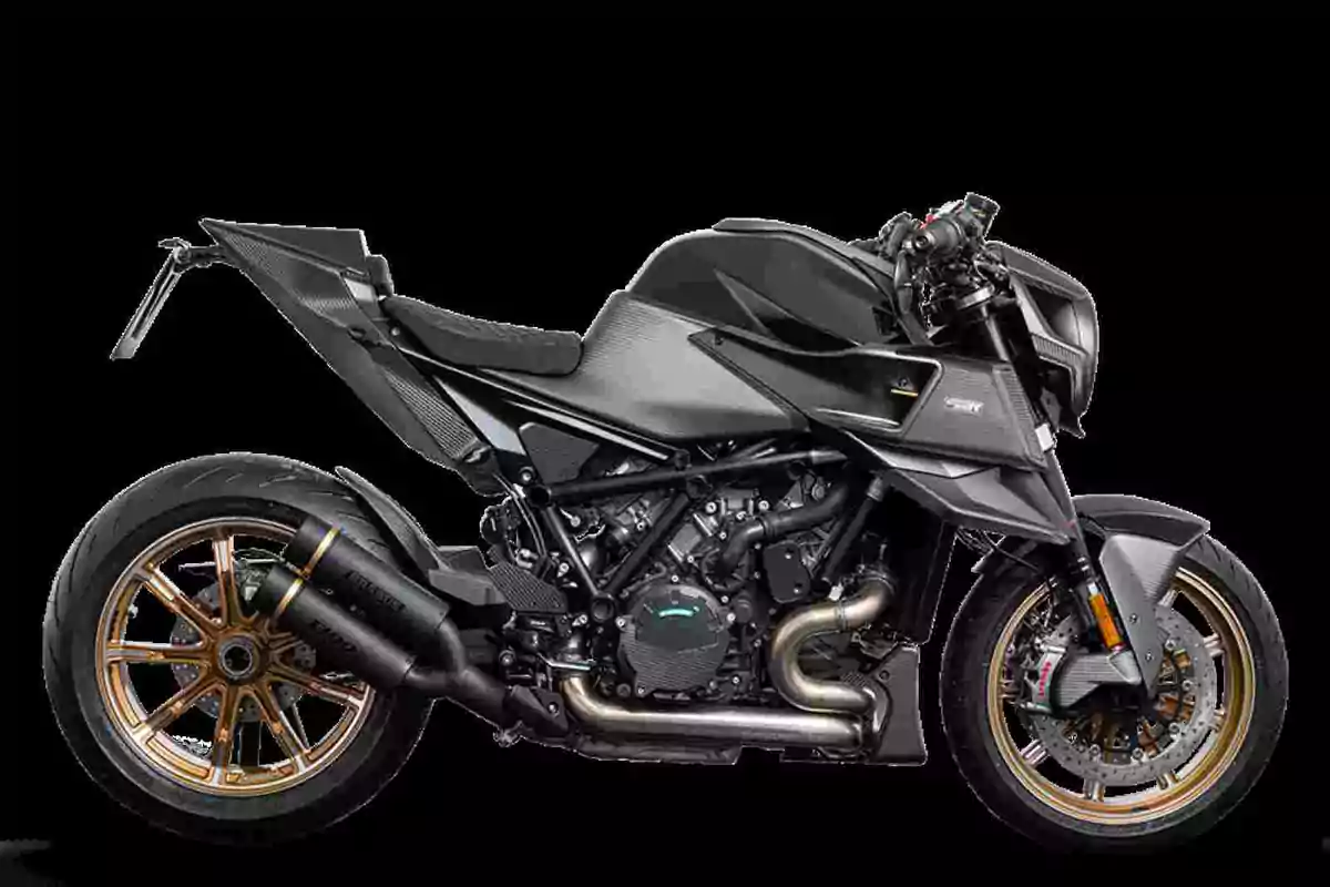 Motocicleta esportiva negra amb detalls daurats sobre un fons negre Motocicleta esportiva negra amb detalls daurats sobre un fons negre
