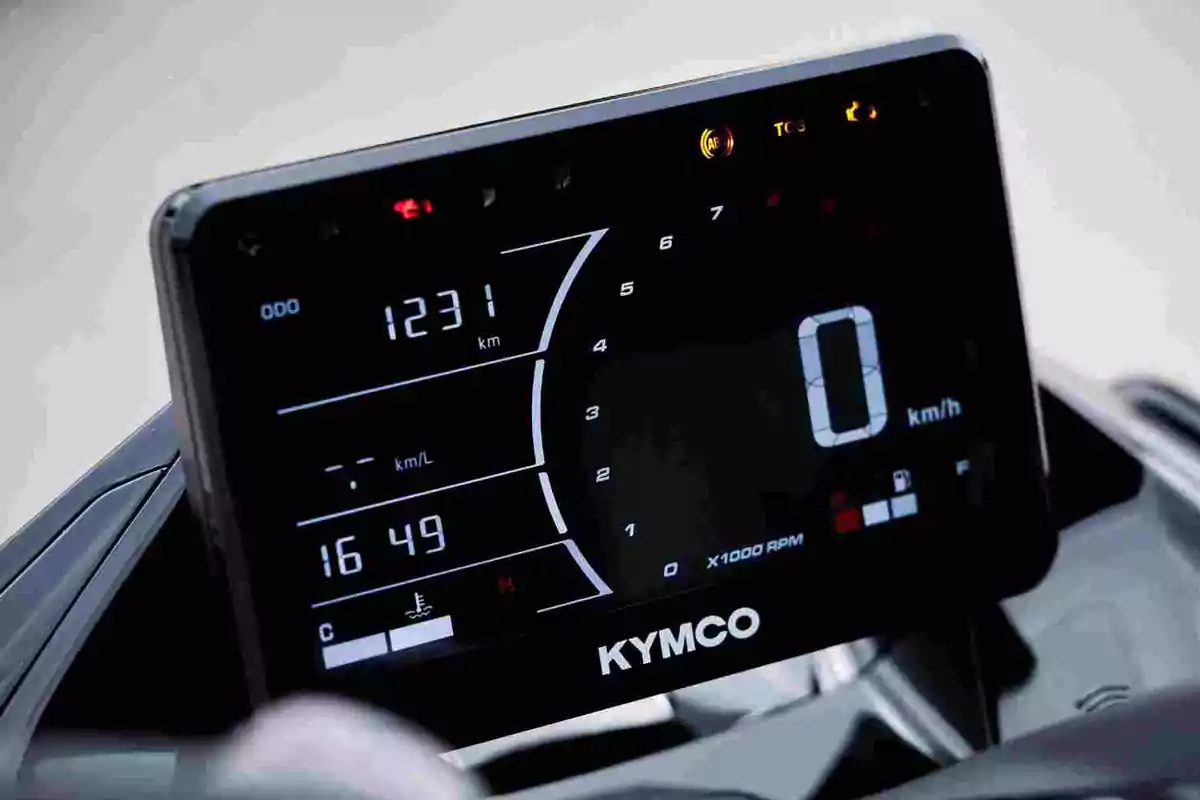 KYMCO presenta el Super Dink GT 350 KYMCO presenta el Super Dink GT 350