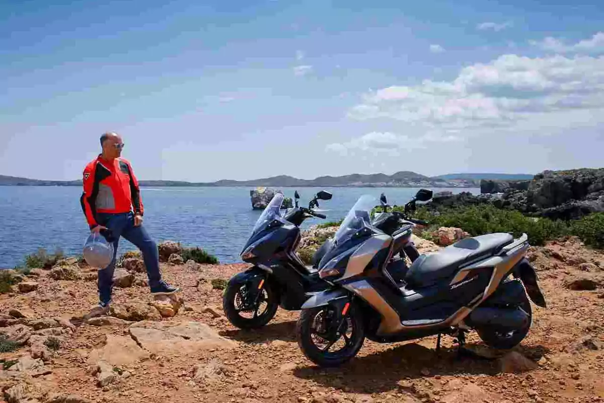 KYMCO presenta el Super Dink GT 350 KYMCO presenta el Super Dink GT 350