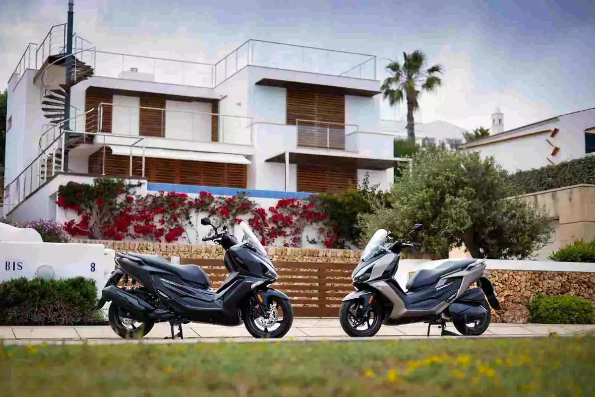 KYMCO presenta el Super Dink GT 350 KYMCO presenta el Super Dink GT 350