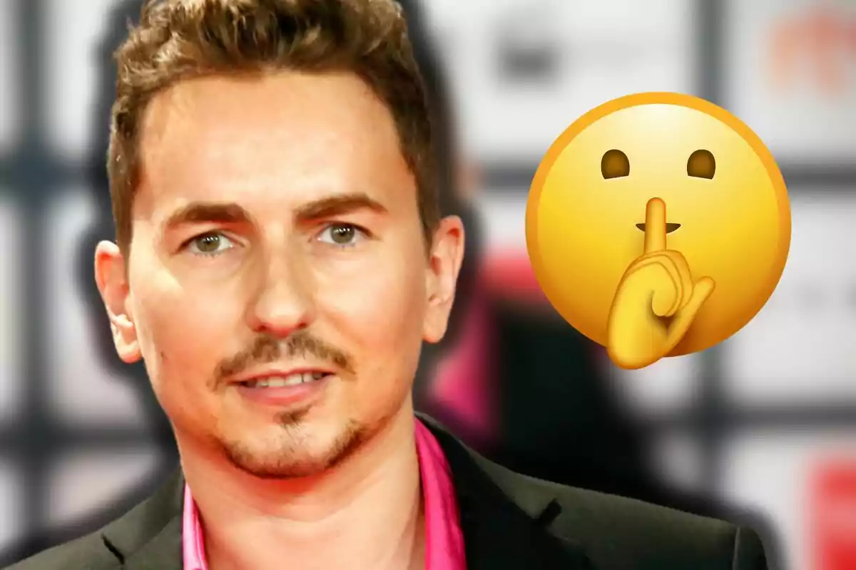 Jorge Lorenzo con un emoji de silencio al lado de su rostro