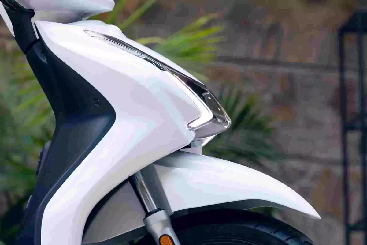 QJMotor presenta su primer scooter de rueda alta con el SQ16 QJMotor presenta su primer scooter de rueda alta con el SQ16