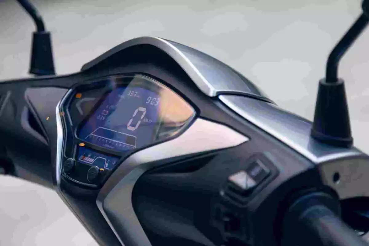 QJMotor presenta su primer scooter de rueda alta con el SQ16 QJMotor presenta su primer scooter de rueda alta con el SQ16