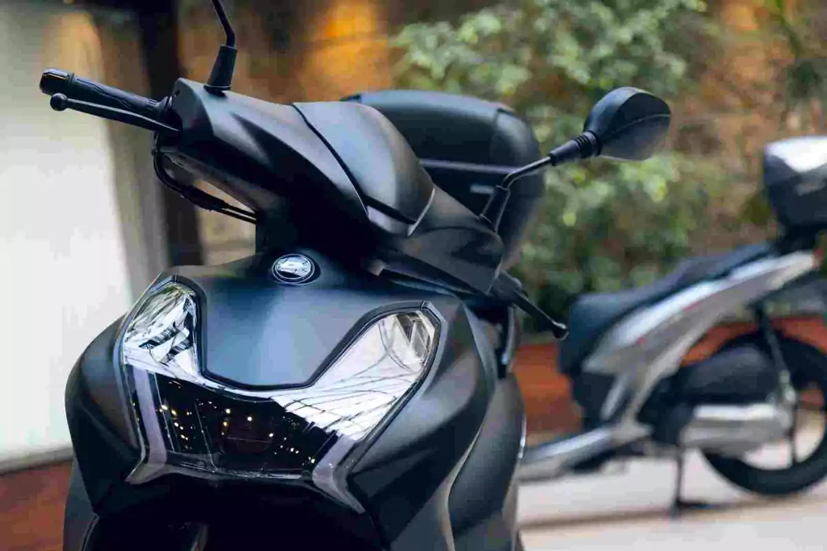 QJMotor presenta su primer scooter de rueda alta con el SQ16 QJMotor presenta su primer scooter de rueda alta con el SQ16