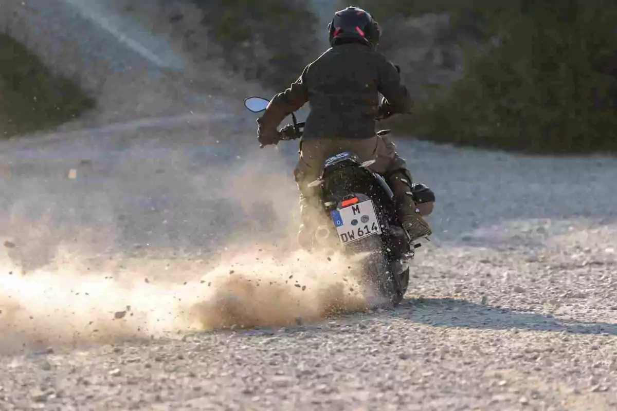 BMW presenta la personalización The Tracker para la R12 nineT BMW presenta la personalización The Tracker para la R12 nineT