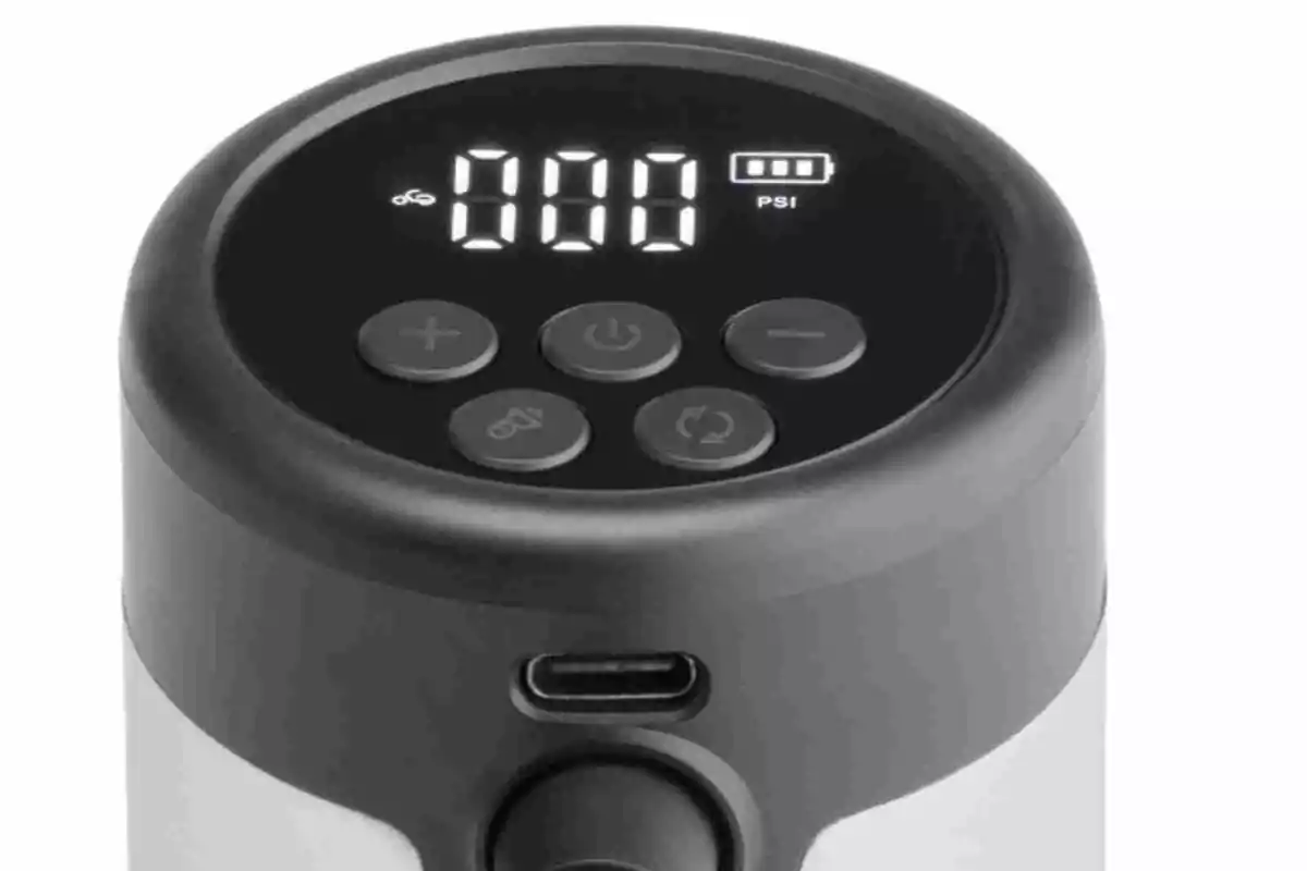 GIVI presents the rechargeable S502 compressor GIVI presents the rechargeable S502 compressor