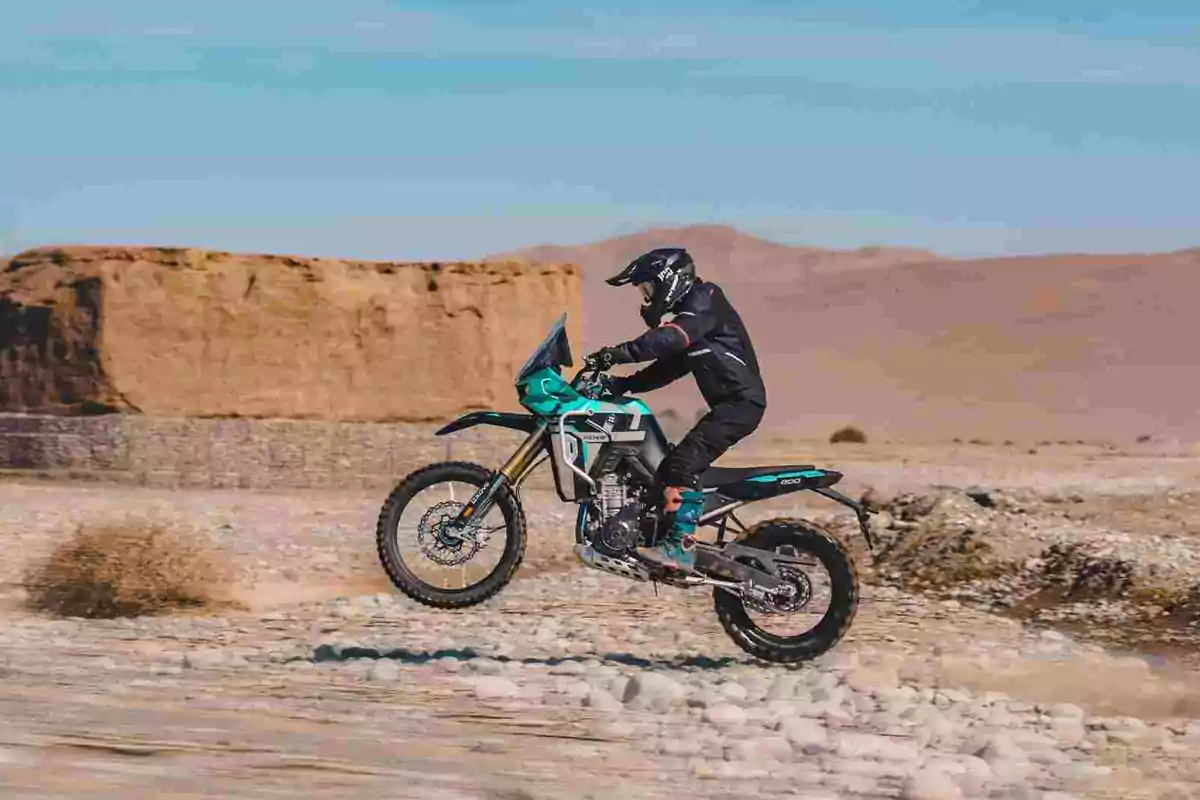 La nueva KOVE 800X Rally es una trail sin concesiones para uso off road La nueva KOVE 800X Rally es una trail sin concesiones para uso off road