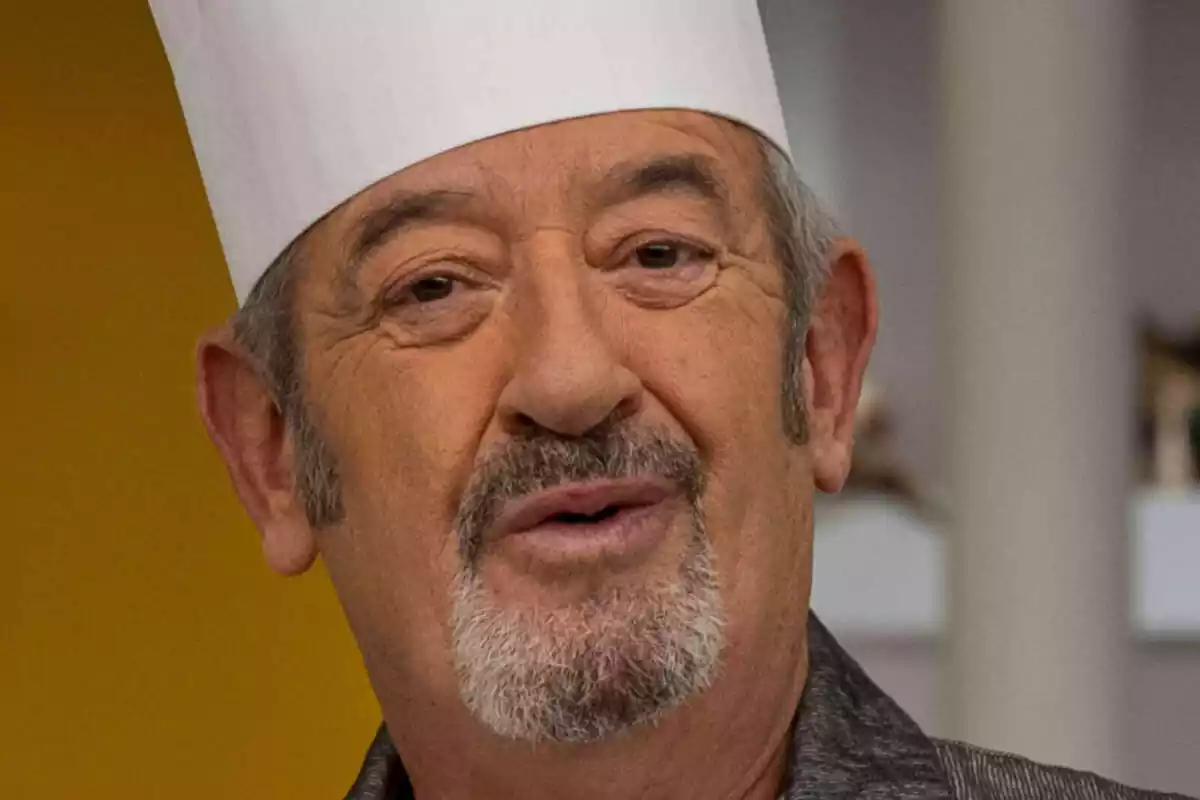 Primer plano del cocinero Karlos Arguiñano hablando