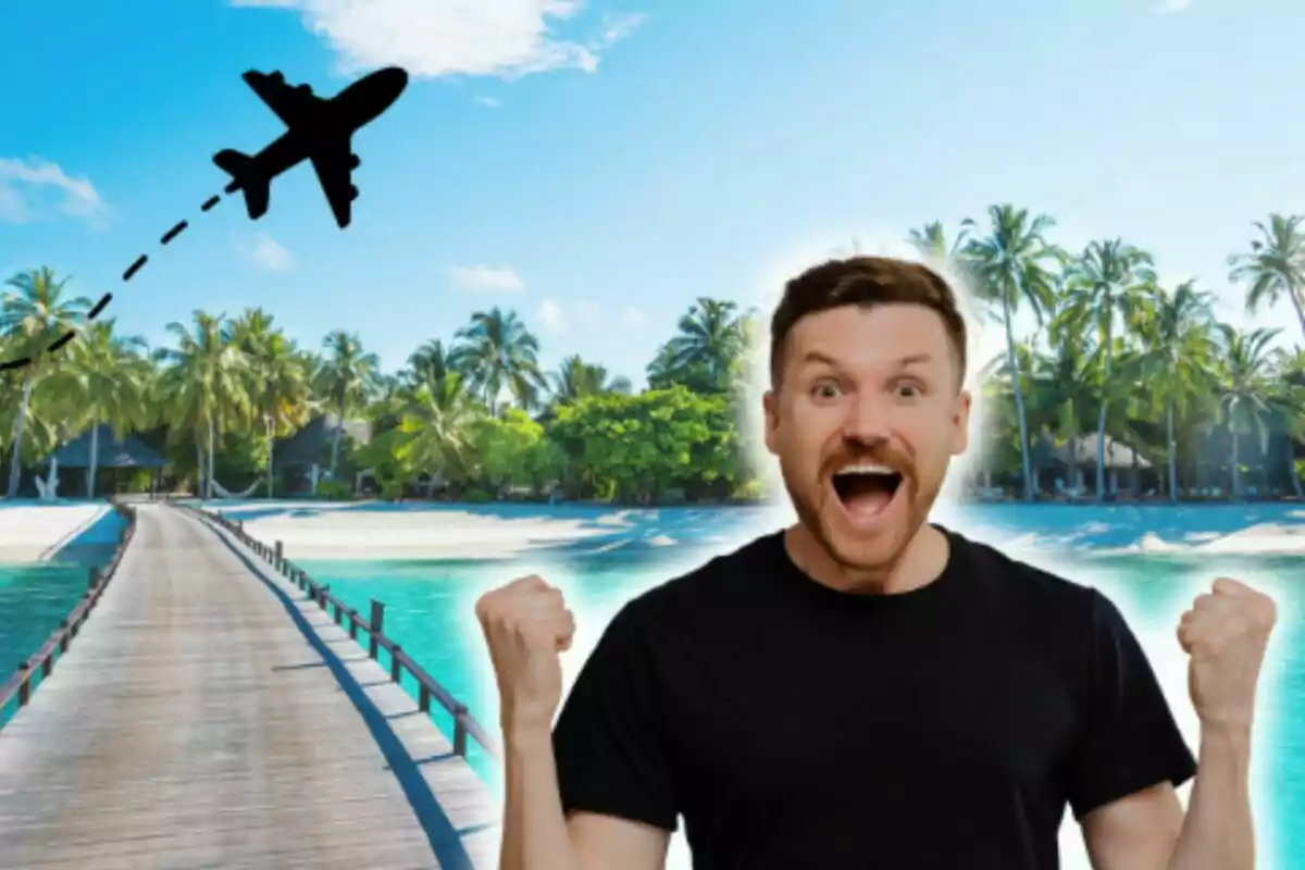 Hombre emocionado en una playa tropical con un avión volando en el cielo. Hombre emocionado en una playa tropical con un avión volando en el cielo.