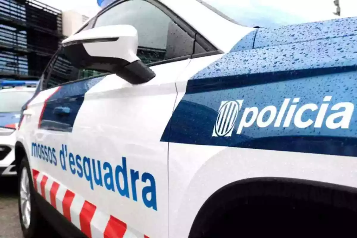 Coche de patrulla de los Mossos d'Esquadra Coche de patrulla de los Mossos d'Esquadra
