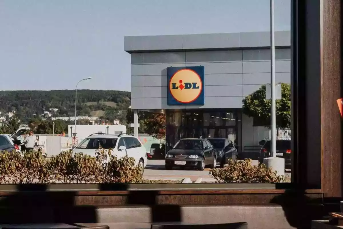 El exterior de un supermercado de la cadena Lidl El exterior de un supermercado de la cadena Lidl
