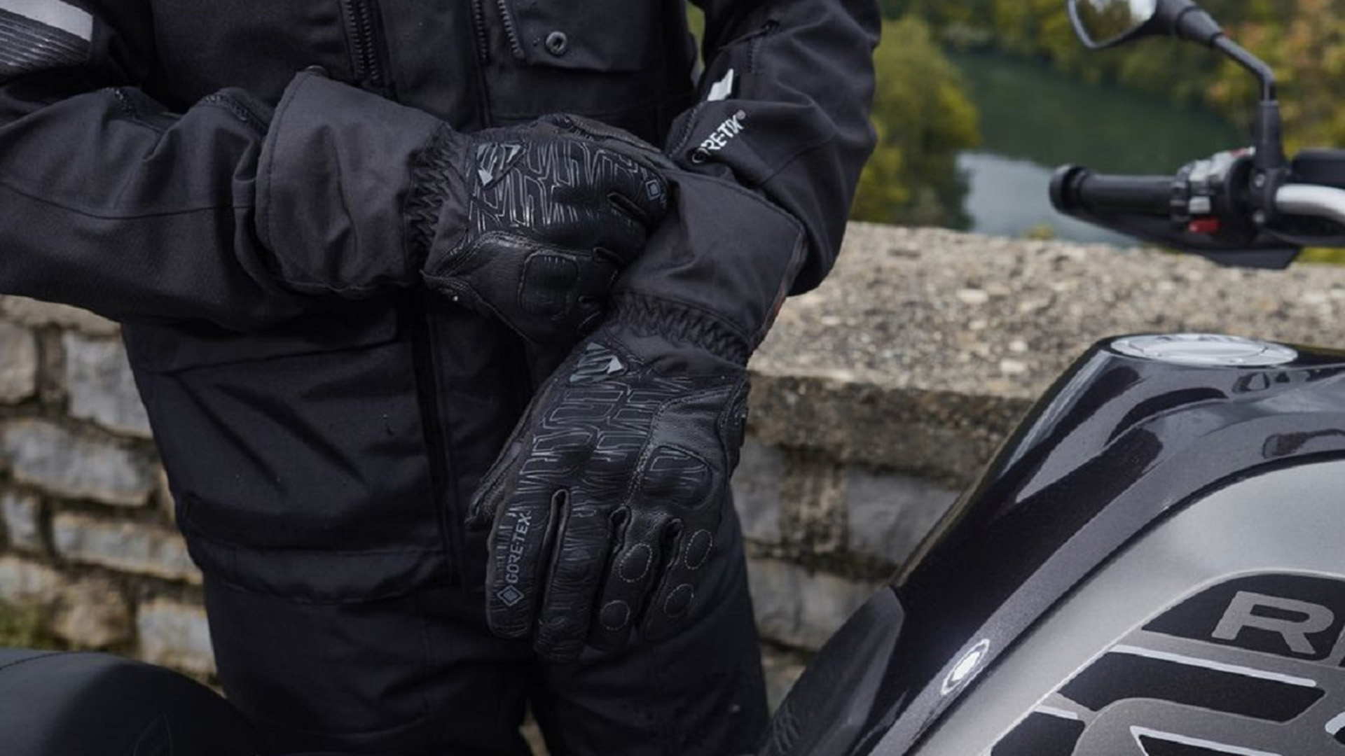 No pases frío este invierno en tu moto: estos guantes son calientes y  cuestan menos de 32 euros