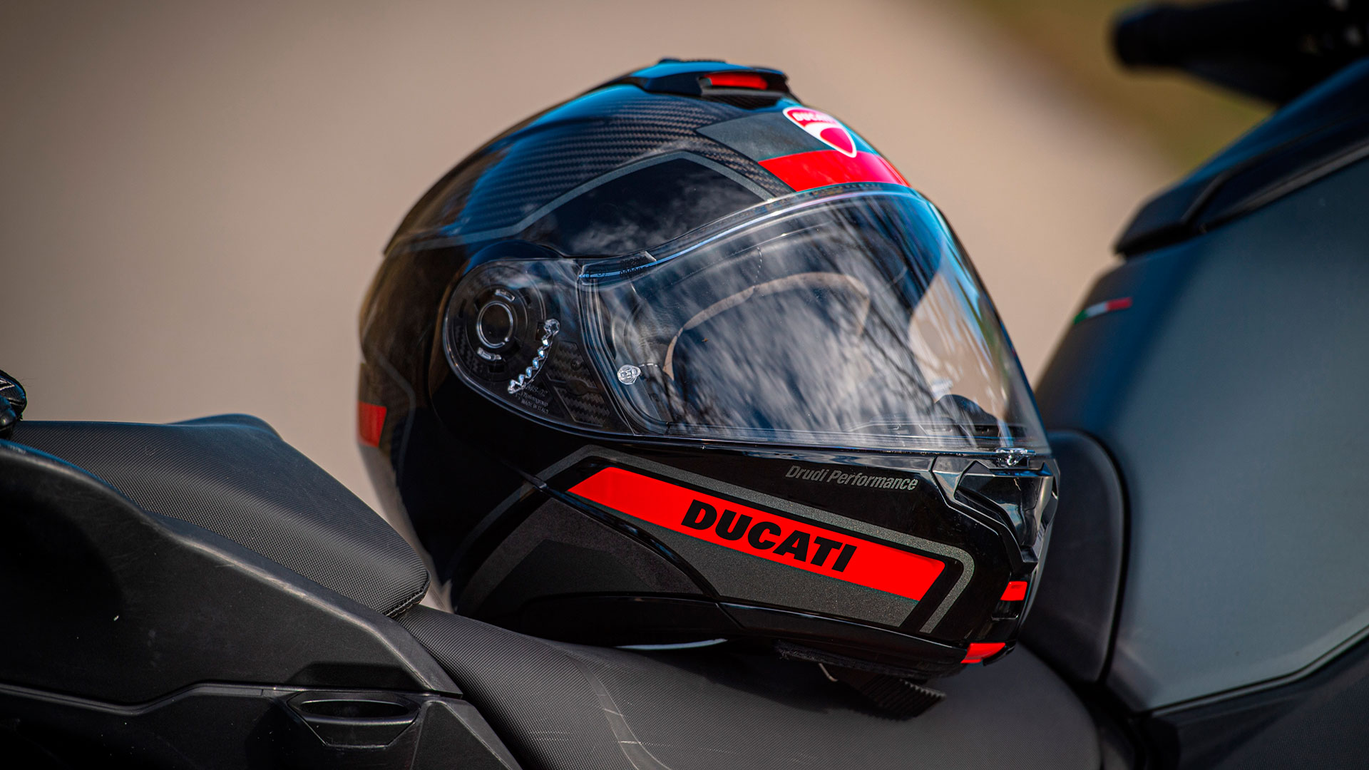 Ducati Horizon un nuevo casco preparado para llevar intercomunicador