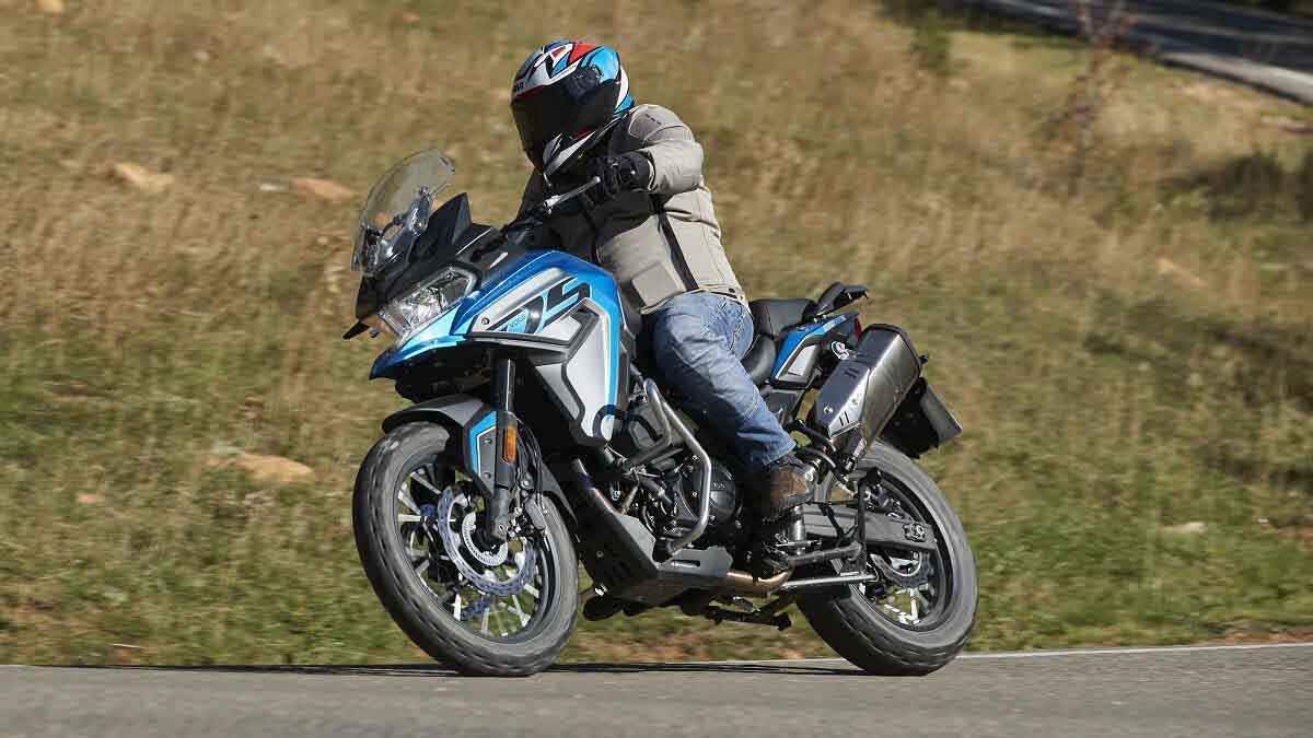 Es china, pero tiene motor BMW, cuesta 6.487 euros y es la mejor moto trail por calidad precio