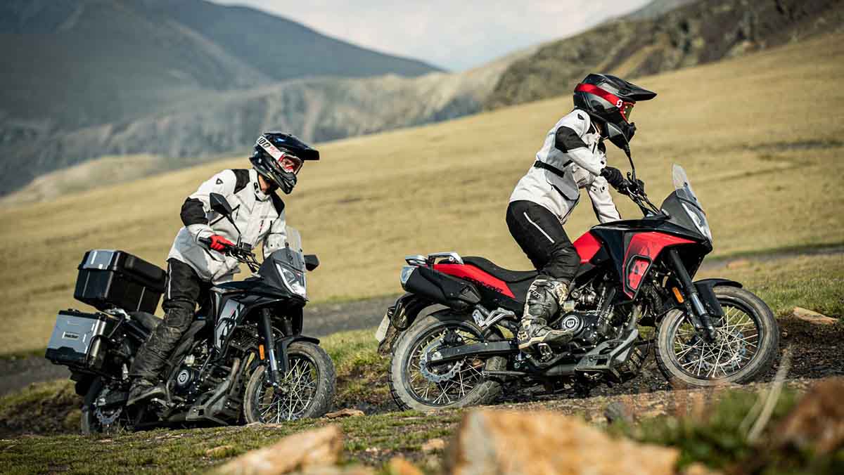 Ahorra al comprar moto: estas son las trail de 125 cc que te regalan el seguro en junio