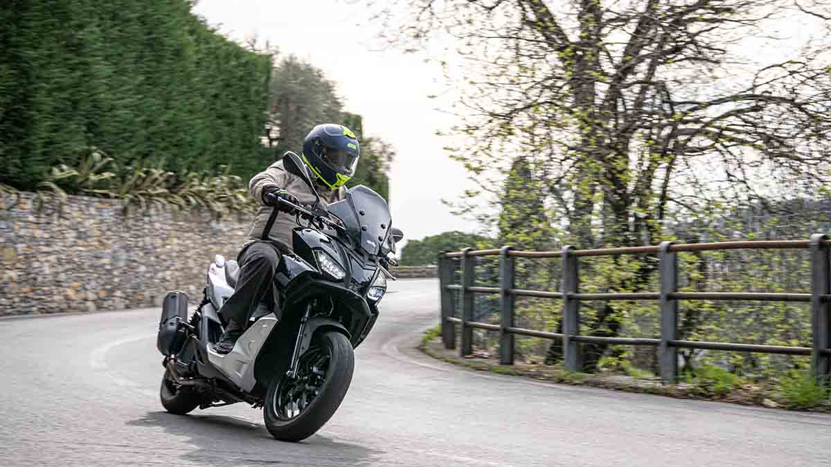 RACERED tiene nuevos pantalones vaqueros para moto: protección triple A  para ir seguros y a la moda