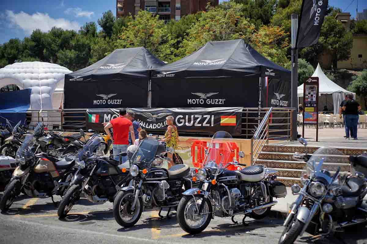 Los amigos de Moto Guzzi se encuentran en Alicante con gran éxito de afluencia