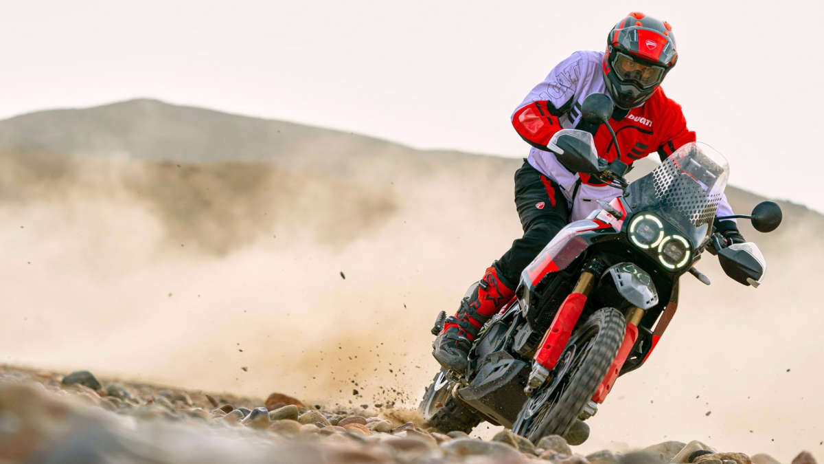 Ducati presenta su nueva línea de ropa trail: máxima protección y confort en tus aventuras